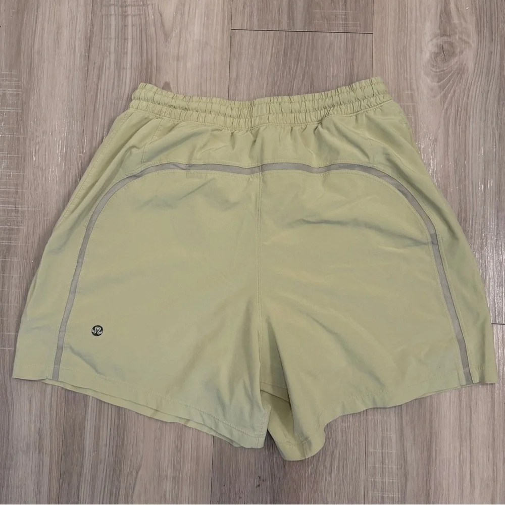 Men's Lululemon Lined Pacebreaker Shorts 5" in Yellow-Green - Picture 4 of 4